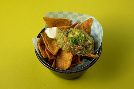 Начос с гуакамоле