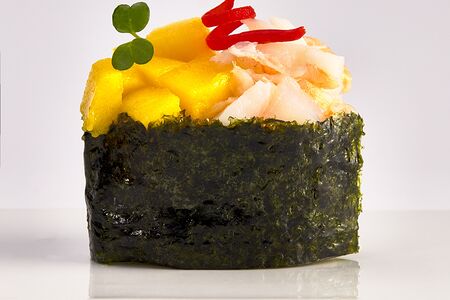 Гункан Spicy Тигровая креветка с манго