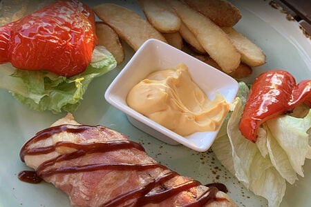 Куриное филе с пармезаном и беконом