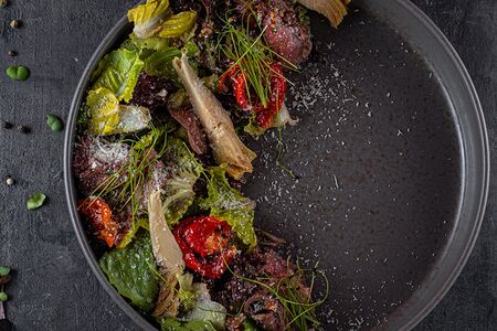 Ростбиф, артишок и печёный перец