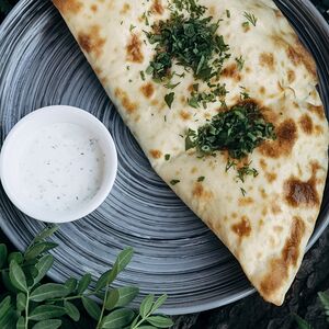 Чуду с жареным картофелем и луком