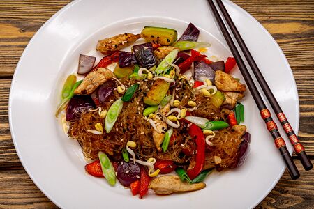 Фунчоза со свининой и овощами