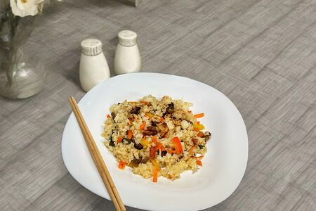 Рис жареный со свининой и овощами