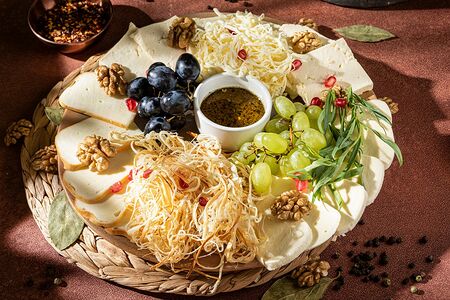 Ассорти домашних сыров