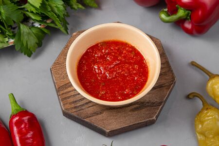 Матбуха из томленых томатов с чесноком и чили