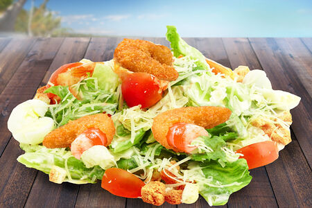 Салат Цезарь с креветками