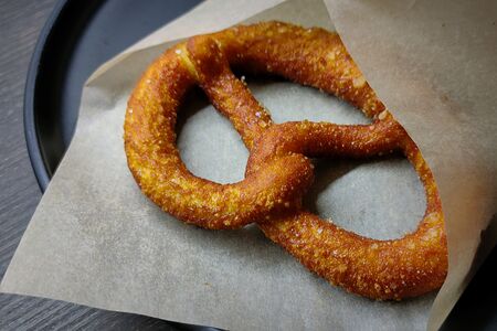 Брецель с солью 