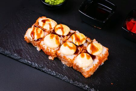 Ролл запеченный с креветкой