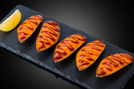 Мидии в ракушках унаги