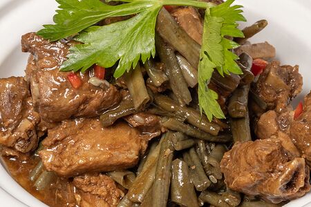 Тушеные свиные ребрышки