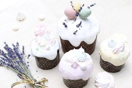 Большой кулич на основе фермерского творога