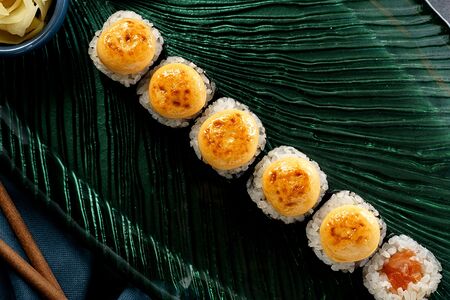 Запеченные маки с лососем