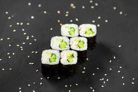 Ролл с огурцом