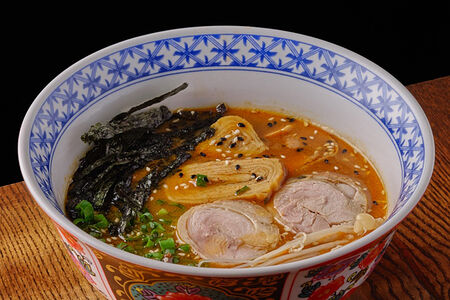 Острый мисо суп с тамаго и курицей тясю