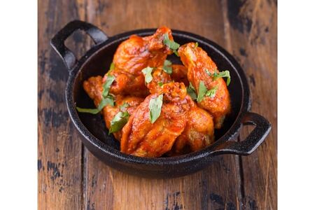 Крылья в соусе шрирача