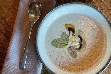 Крем-суп из шампиньонов и грибов шиитаке