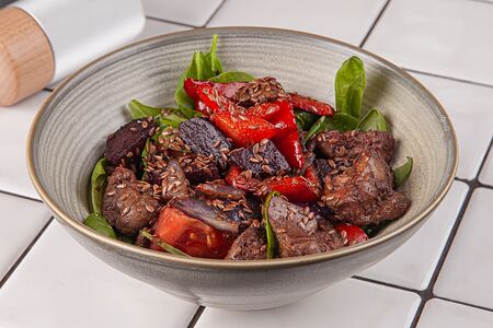 Теплый с печенью салат