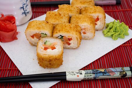 Харумаки с лососем