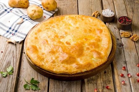 Осетинский пирог с картофелем и сыром