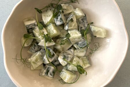 Салат из огурцов со сметаной