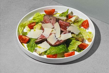 Салат с ростбифом и грушевым чатни