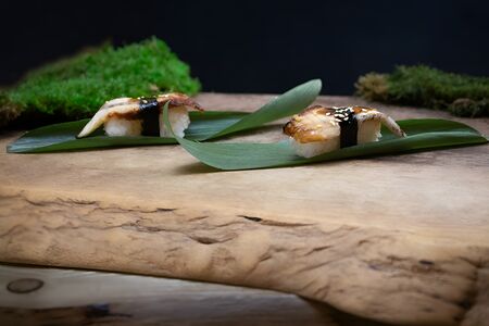 Суши с угрём