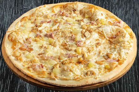 Пицца с ананасом