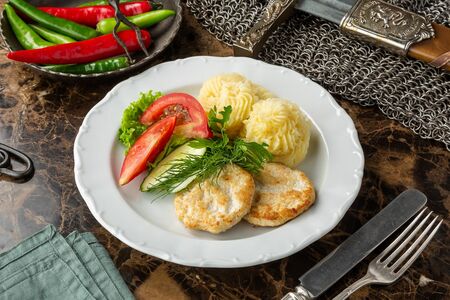 Куриные котлетки с картофельным пюре