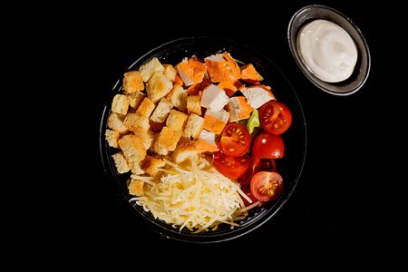 Салат Цезарь с курицей