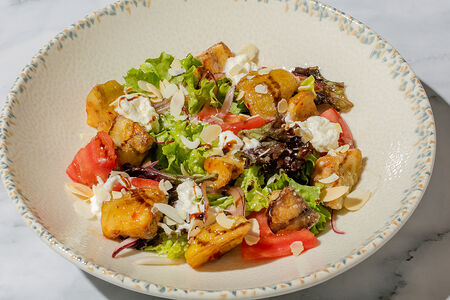 Салат с хрустящими баклажанами