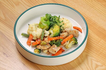 Стир-фрай из овощей с индейкой