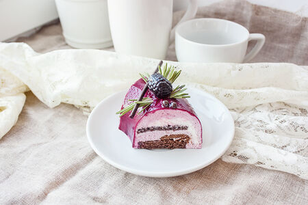 Десерт шоколадная ежевика