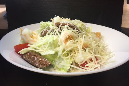Салат Цезарь с креветками