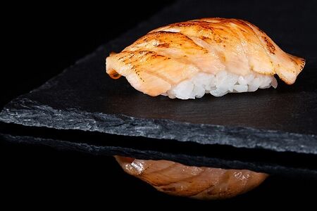 Суши Опаленный лосось