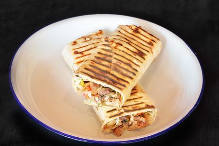 Гирос в лаваше с цыпленком