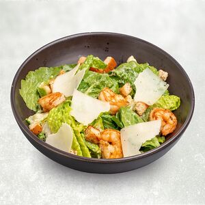 Салат Цезарь с креветками