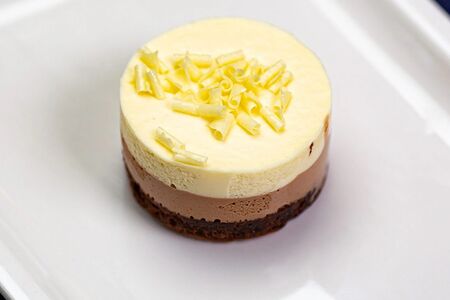 Пирожное бисквитное Три шоколада