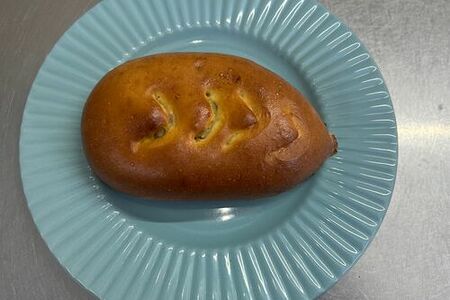 Пирожок с капустой печеный