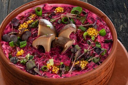 Соленые грибы под шубой