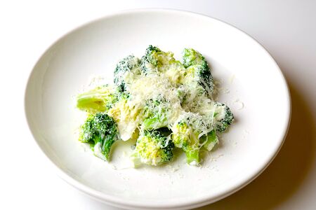 Брокколи в сливочном соусе