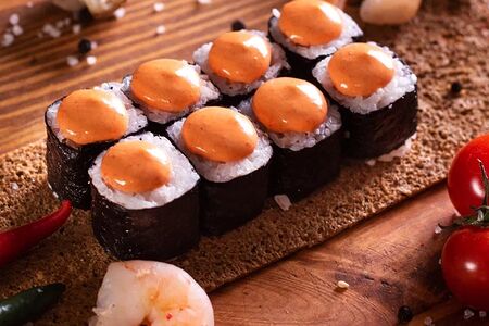 Ролл спайси с тунцом