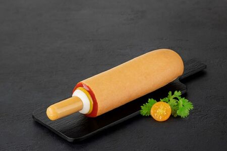 Французский хот-дог с сосиской чикен гриль