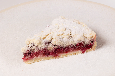 Брусничный пирог веганский