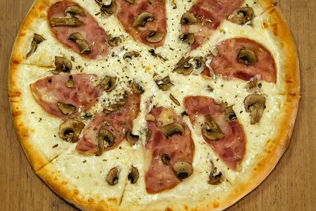 Пицца Ветчина и Грибы