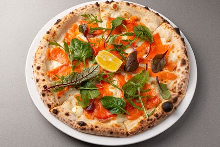 Пицца с красной рыбой