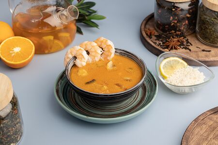 Том ям с креветками