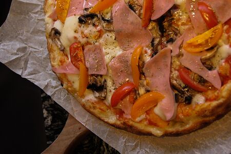 Римская пицца с Ветчиной и грибами