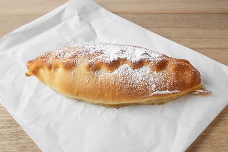 Рогалик со смородиновым джемом