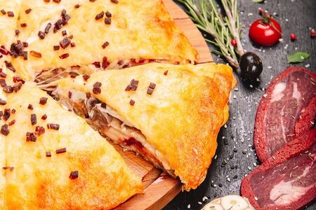 Четырёхэтажная пицца Чапалах