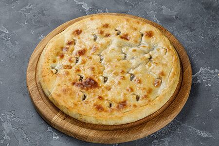 Закрытый пирог с копчёной курицей